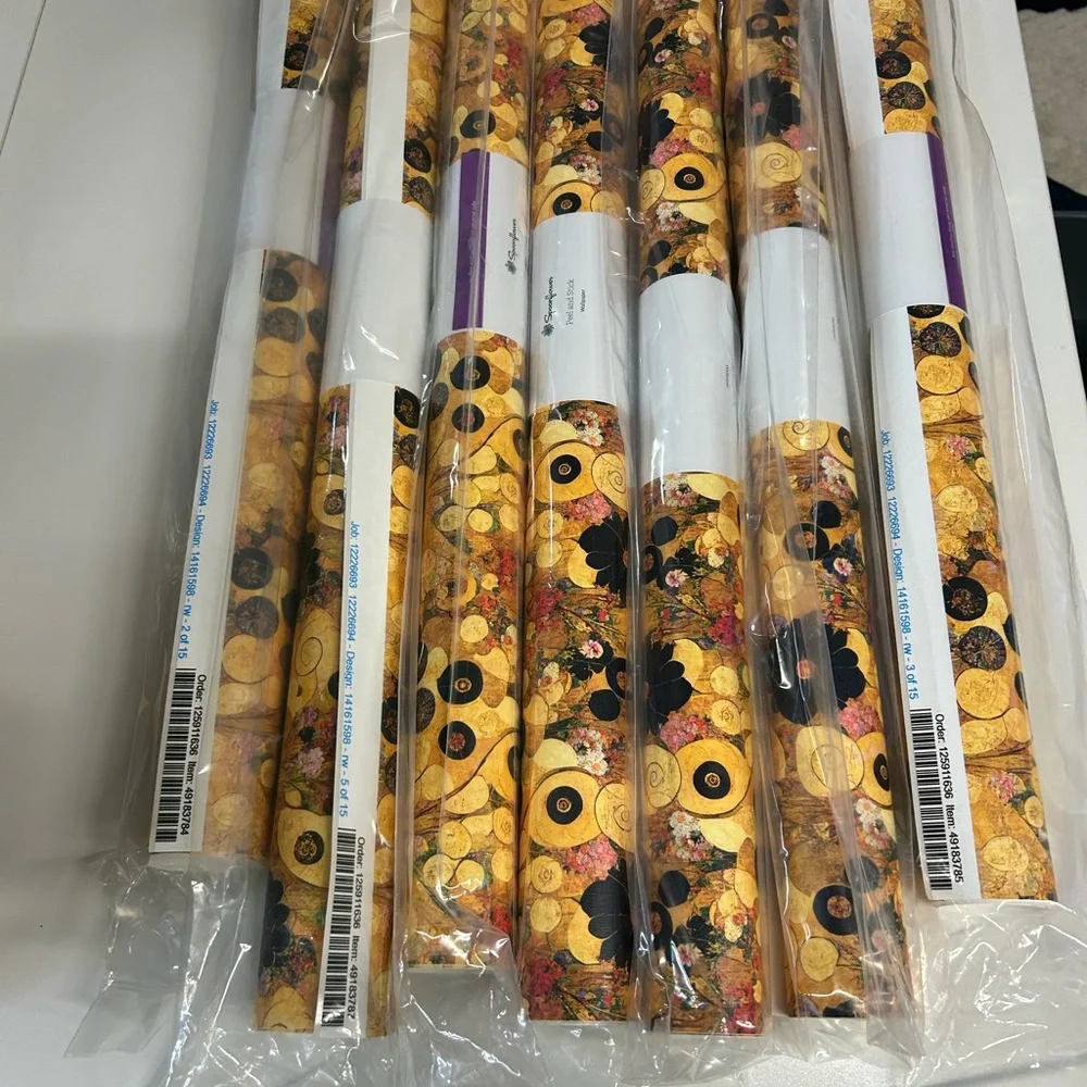 Gustav Klimt inspired peel & stick Spoonflower co. Wallpaper. 30. Per roll - Picture 1 of 7